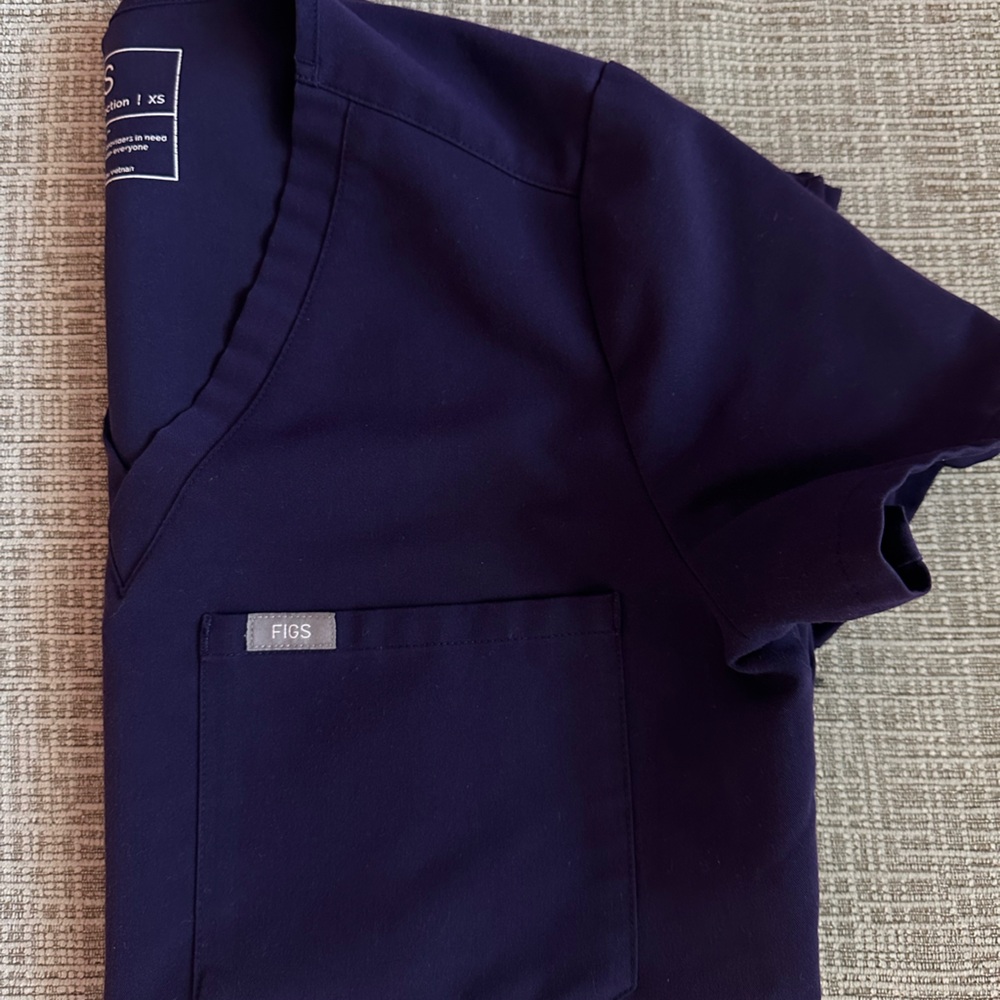 Figs | Catarina One-Pocket Scrub Top in Purple Jam| XS |